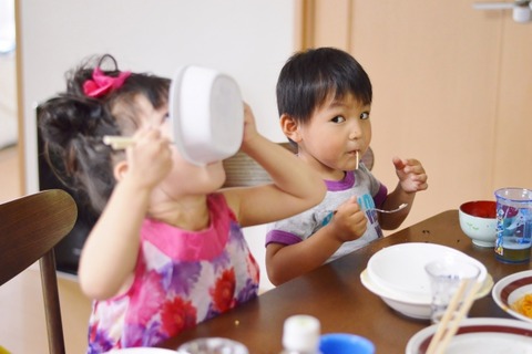 子供がご飯を食べるのが異常に遅い原因は イライラ爆発する前に実践すべきこと3つ Myhome Lover S